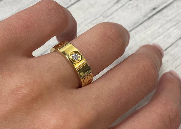 Cartier-Style Golden Stone Ring | STYLIZE FASHION