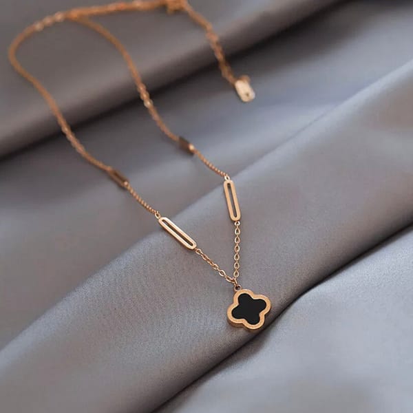 Double Clover Golden Necklace | STYLIZE FASHION