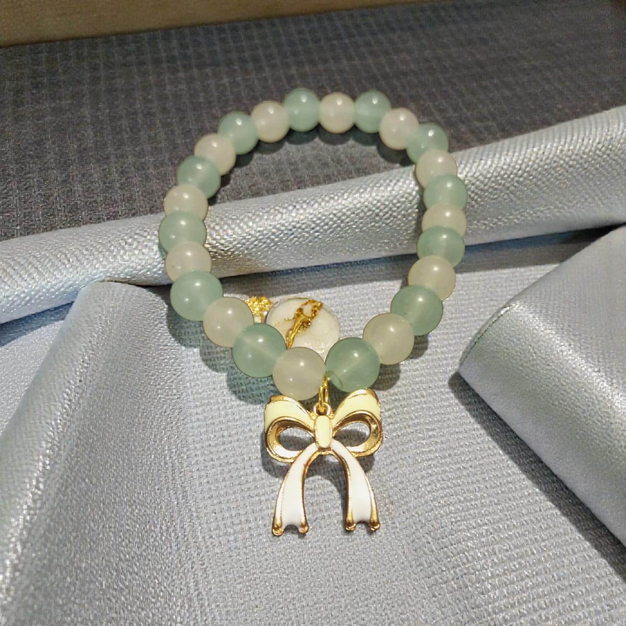 Jade-Tone & Pearl Cream Beaded Bracelet with Enamel Bow Accent